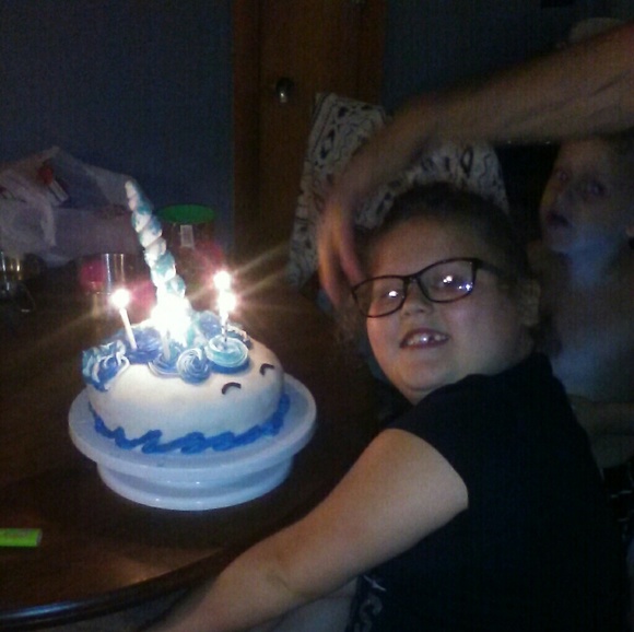 Meet your Posher, Stephanie - Picture 2 of 4